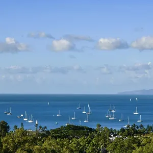 Bella Vista Pets Welcome Call Prior To Airlie Beach